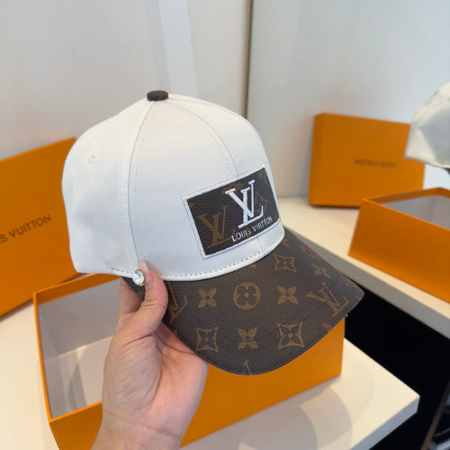 Elegant Contrast Cap: Minimalist Aesthetic